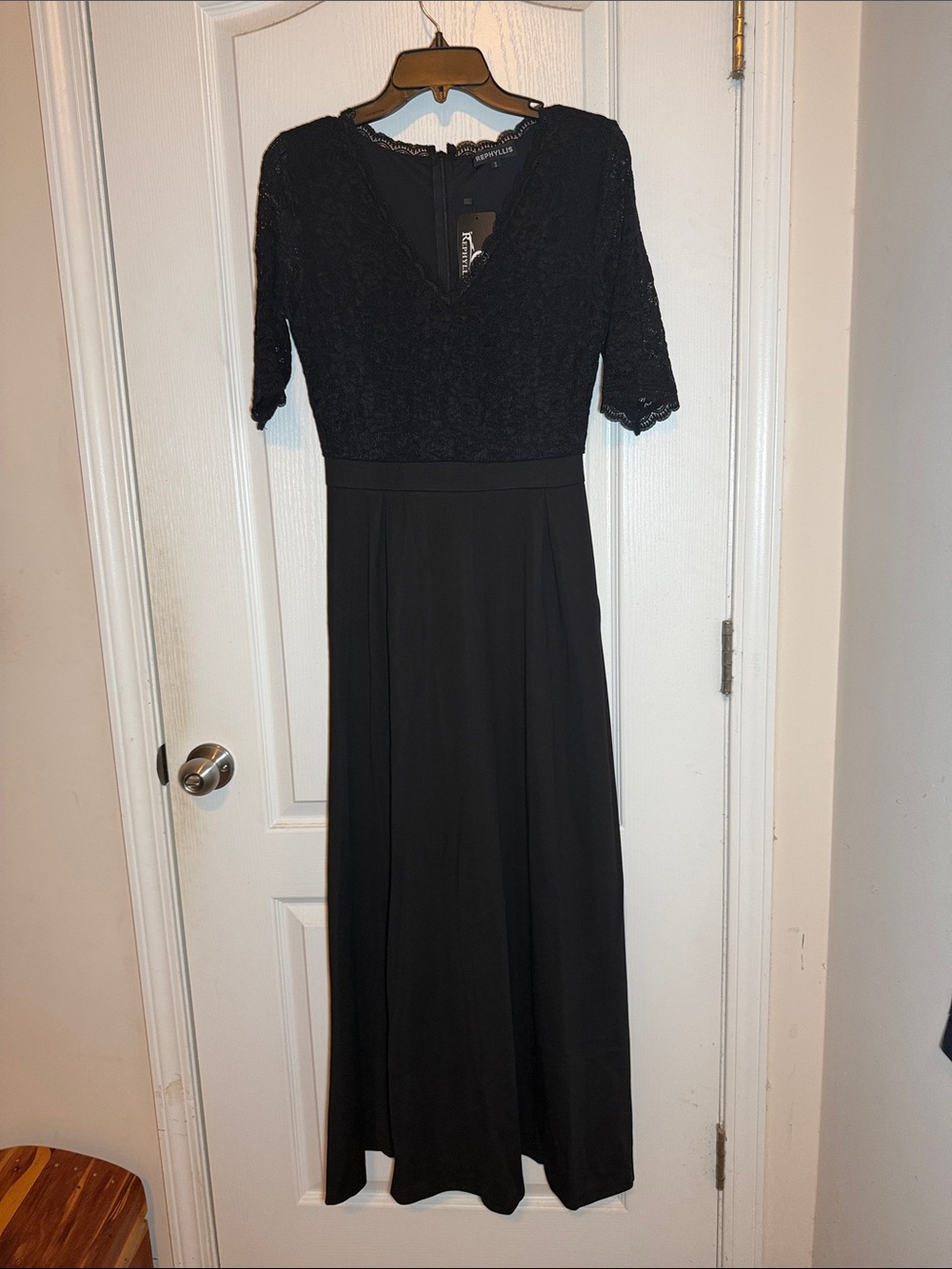 Black Lace V-Neck Evening Maxi Dress